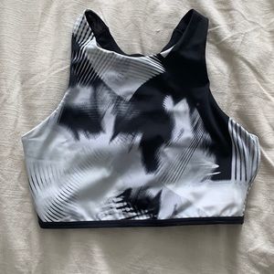 Under Armour high neck sports bra / crop top